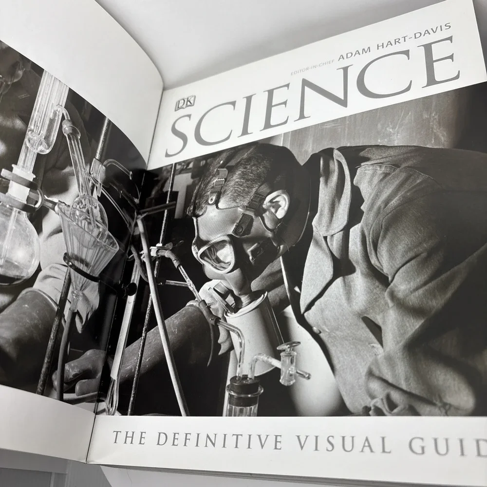 SCIENCE: THE DEFINITIVE VISUAL GUIDE By Robert Dinwiddie & Giles Sparrow **NEW**